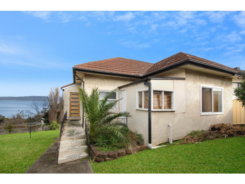 24 St Cloud Crescent, Lake Heights NSW 2502