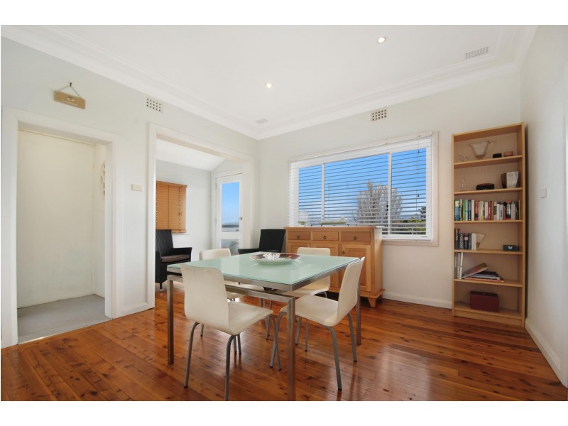 24 St Cloud Crescent, Lake Heights NSW 2502