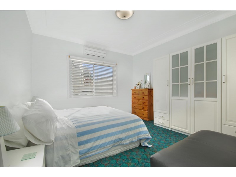 24 St Cloud Crescent, Lake Heights NSW 2502