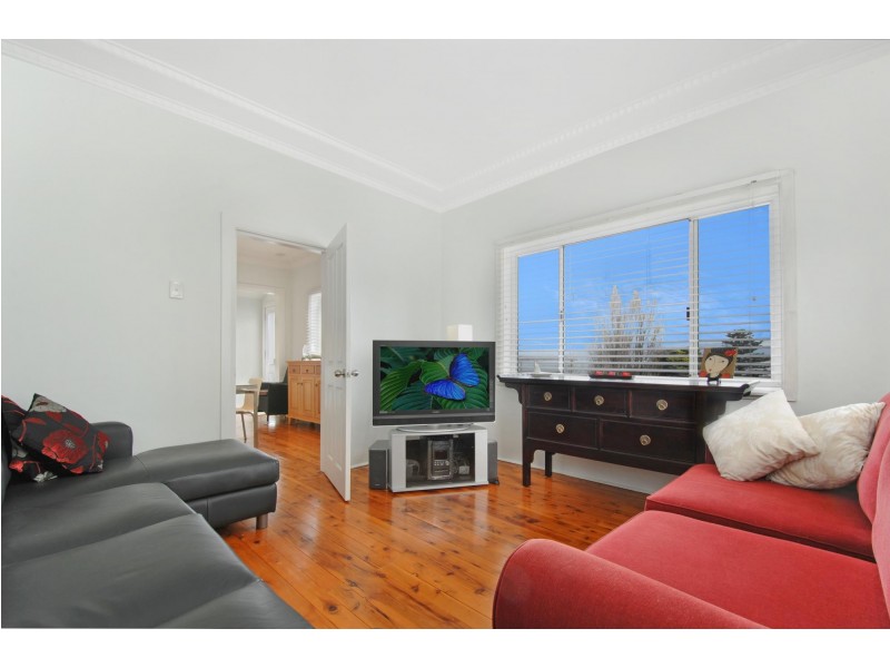 24 St Cloud Crescent, Lake Heights NSW 2502