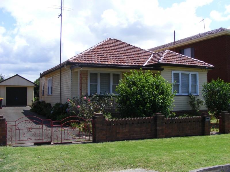 10 Miller Street, Coniston NSW 2500