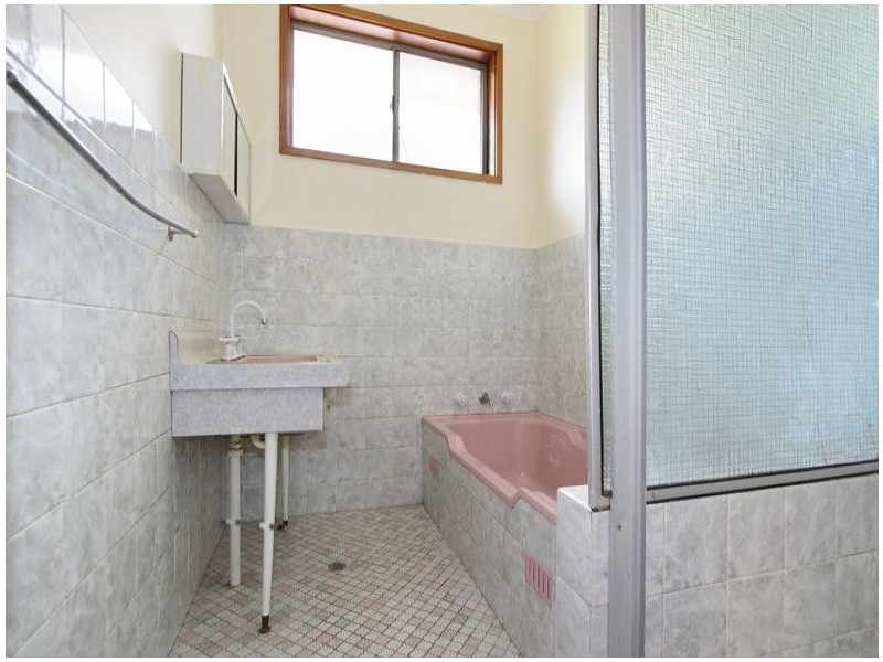 21 Pooraka Avenue, West Wollongong NSW 2500