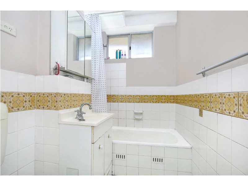 12/142 Gladstone Avenue, Coniston NSW 2500