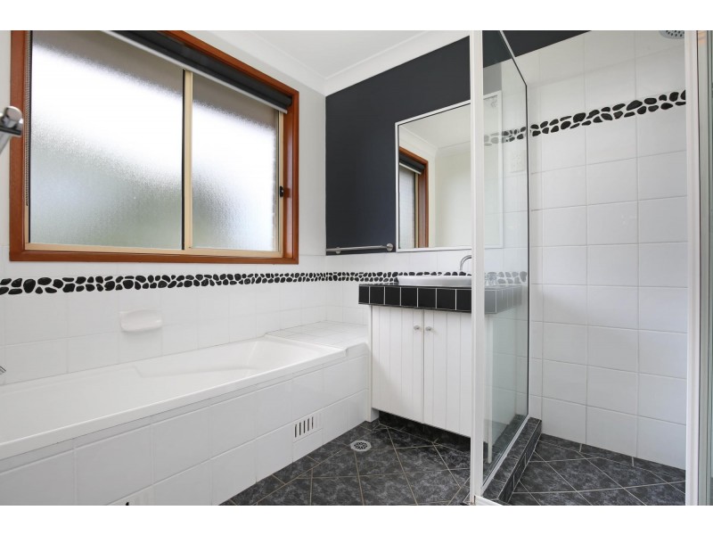 25 Prospect Street, Mount Saint Thomas NSW 2500