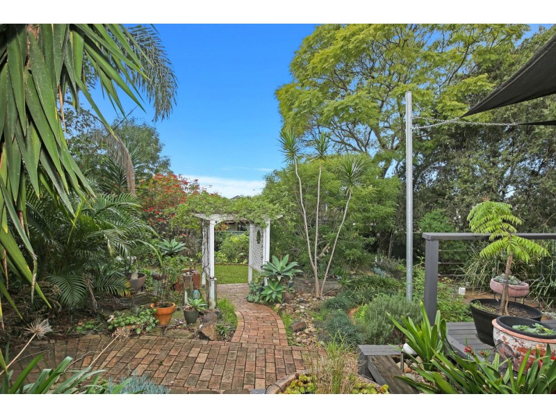 25 Prospect Street, Mount Saint Thomas NSW 2500