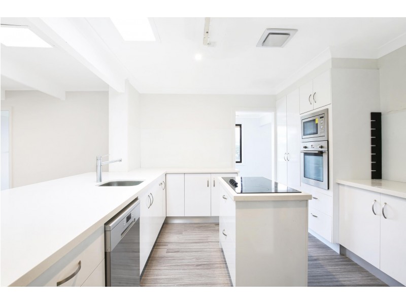 42 McAndrew Crescent, Mangerton NSW 2500