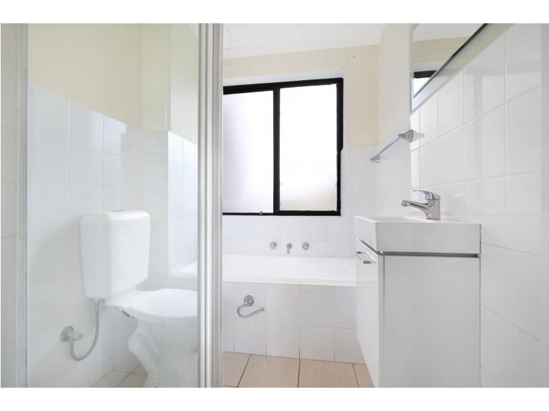 4/4 Pleasant Avenue, North Wollongong NSW 2500