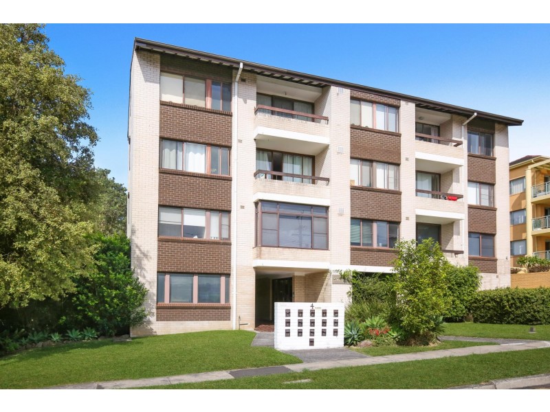 4/4 Pleasant Avenue, North Wollongong NSW 2500