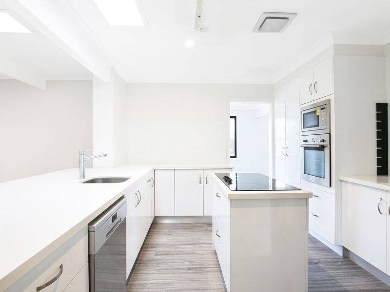 42 McAndrew Crescent, Mangerton NSW 2500