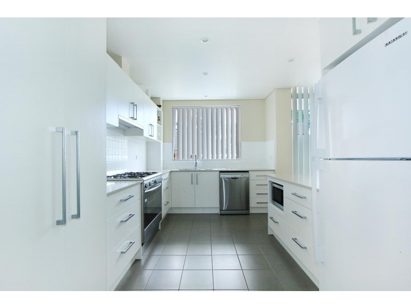 2/18 Edward Street, Wollongong NSW 2500