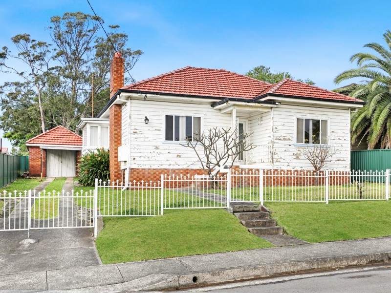 13 Heaslip Street, Coniston NSW 2500