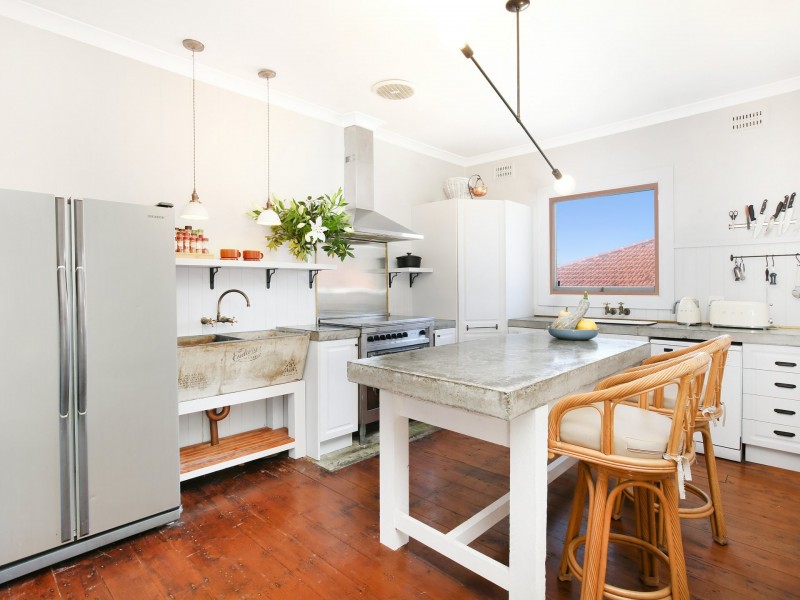 8 Beresford Street, Coniston NSW 2500