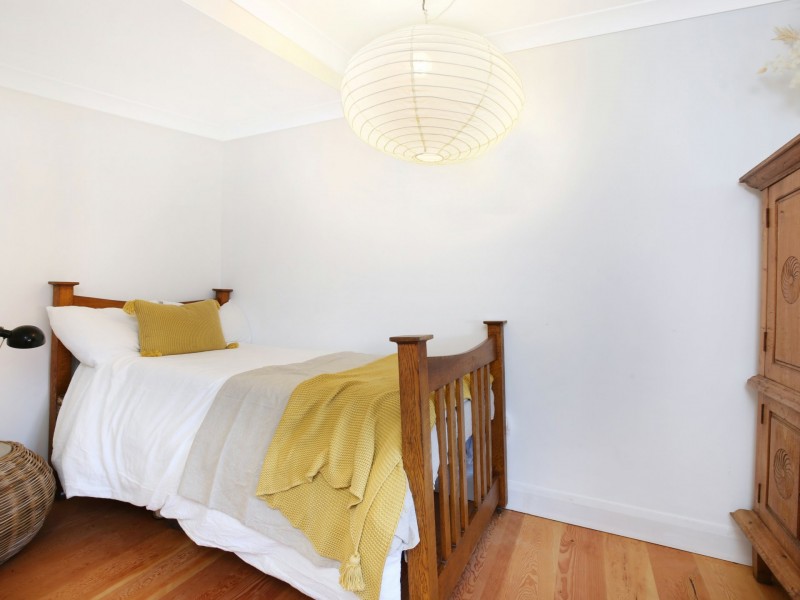 8 Beresford Street, Coniston NSW 2500