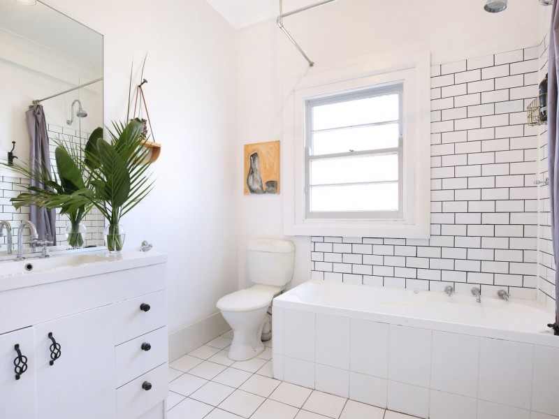 8 Beresford Street, Coniston NSW 2500