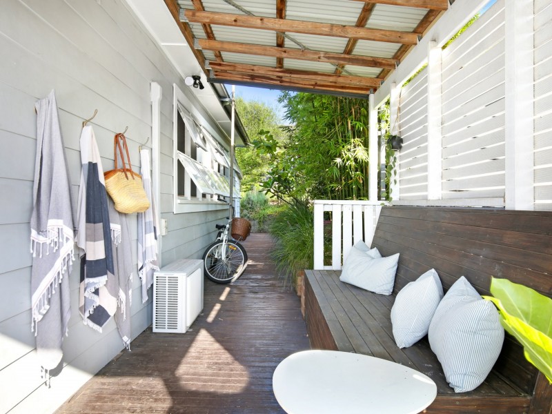 8 Beresford Street, Coniston NSW 2500