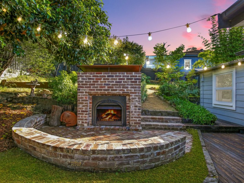 8 Beresford Street, Coniston NSW 2500