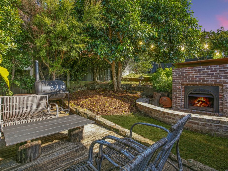 8 Beresford Street, Coniston NSW 2500