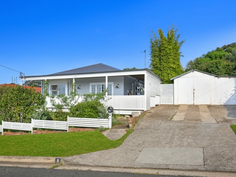 8 Beresford Street, Coniston NSW 2500