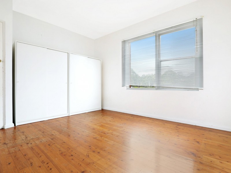 4/8 London Drive, West Wollongong NSW 2500