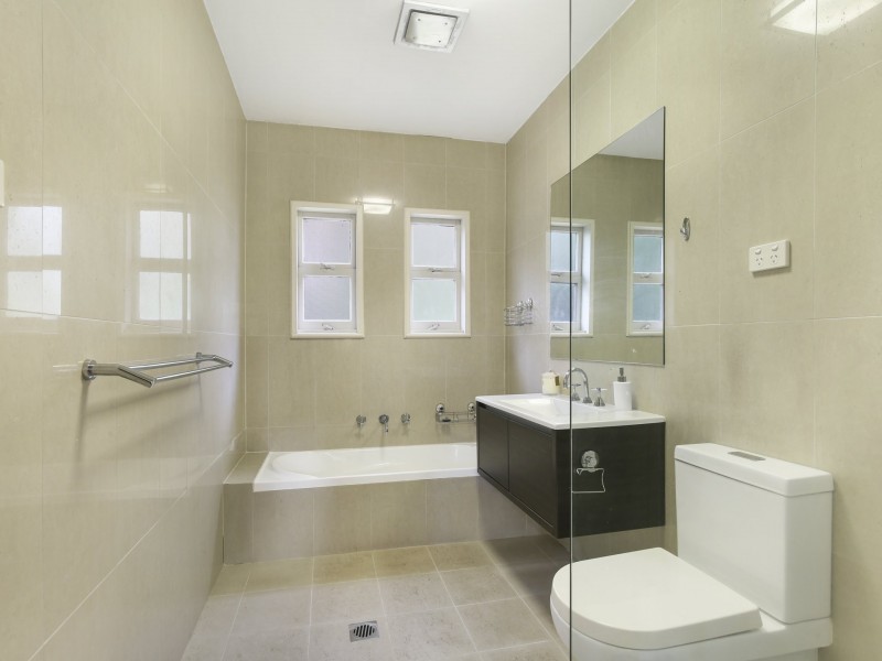 105 Heaslip Street, Mangerton NSW 2500