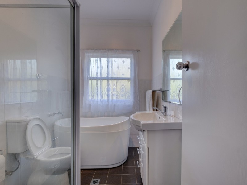 3 Hassan Street, Lake Heights NSW 2502