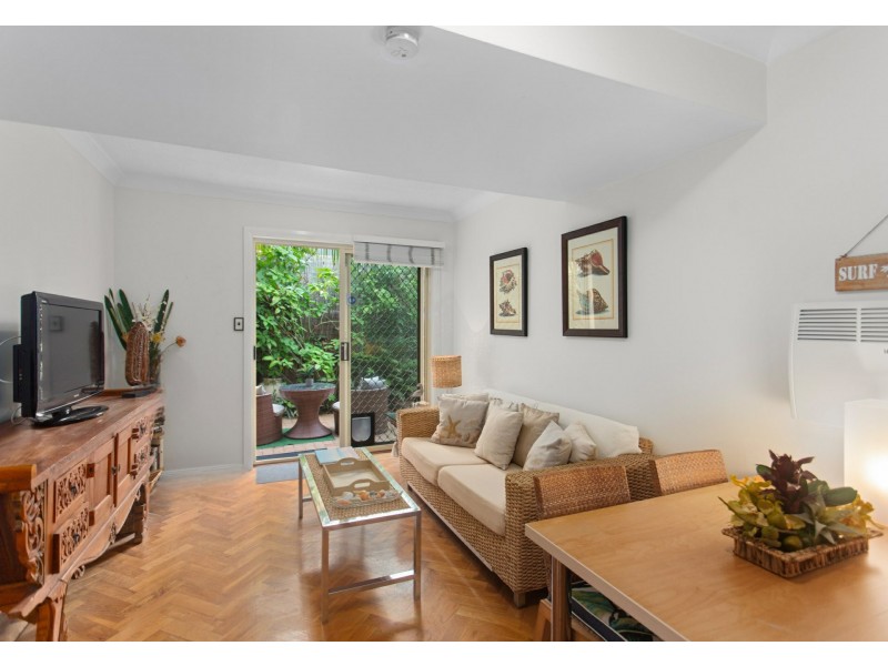 2 Seaview Street, Cronulla NSW 2230