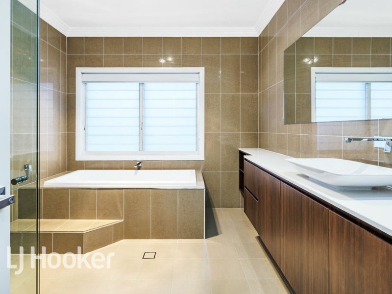 15 Harben Vale Circuit, Grasmere NSW 2570