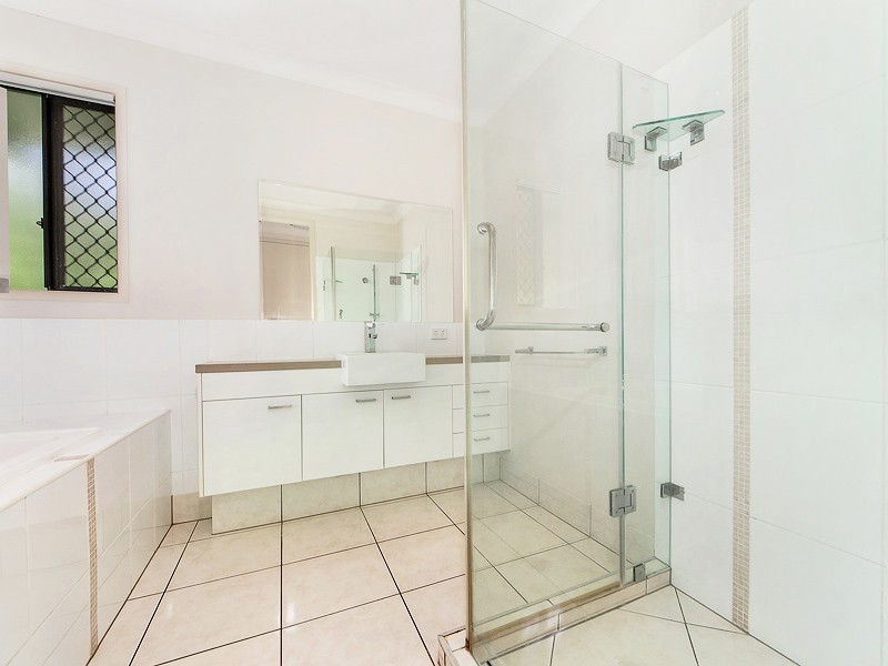 6 Bolingbroke Street East, Fernvale QLD 4306