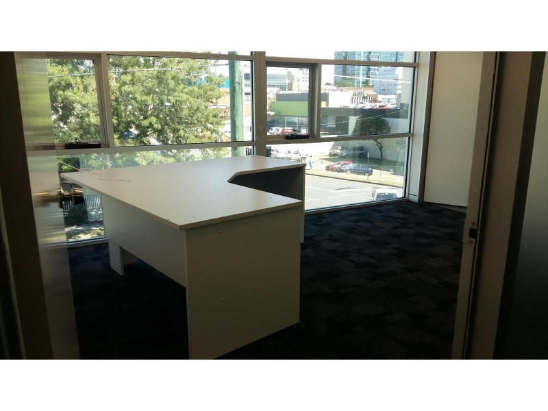 8 Gordon st, Ipswich QLD 4305