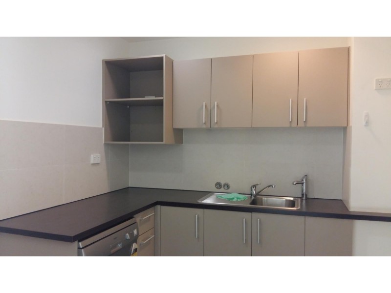 8 Gordon st, Ipswich QLD 4305
