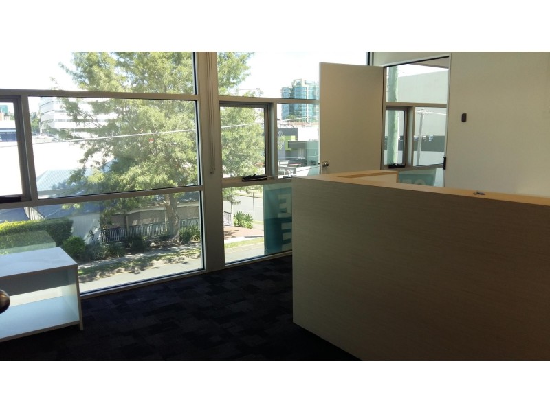 8 Gordon st, Ipswich QLD 4305