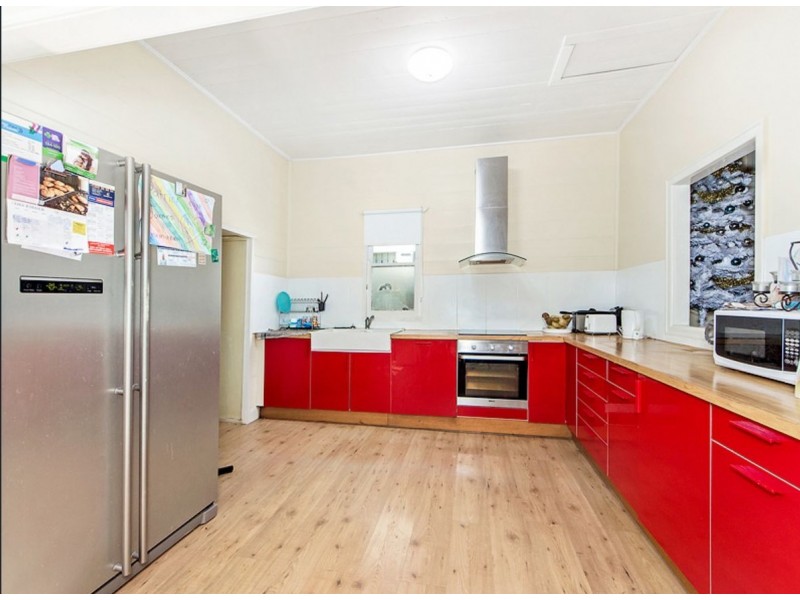 24 Pine Street, North Ipswich QLD 4305