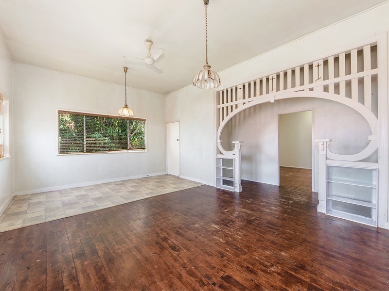 8 RUSSELL STREET, Silkstone QLD 4304