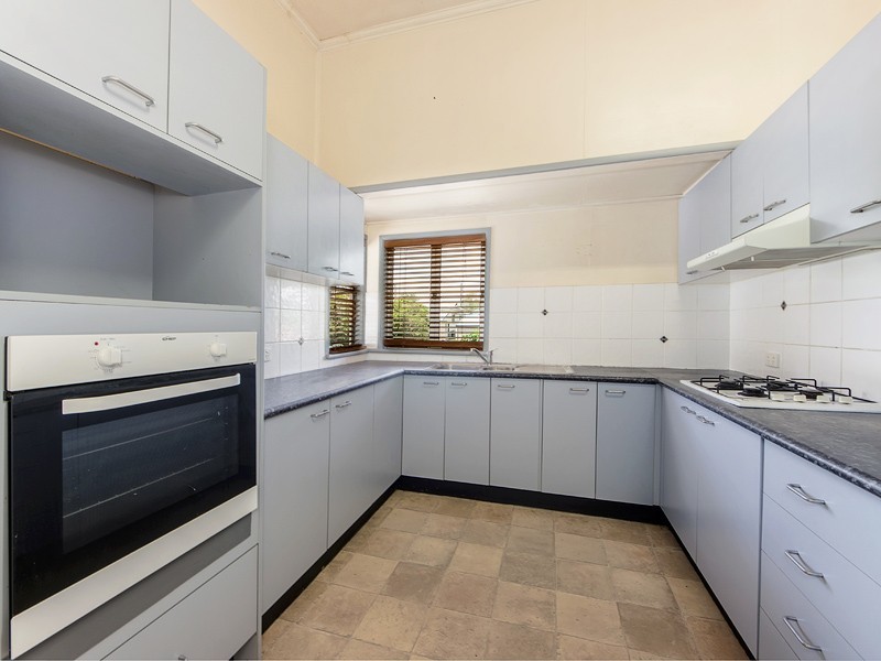 8 RUSSELL STREET, Silkstone QLD 4304