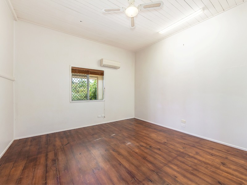 8 RUSSELL STREET, Silkstone QLD 4304