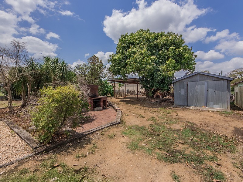 8 RUSSELL STREET, Silkstone QLD 4304