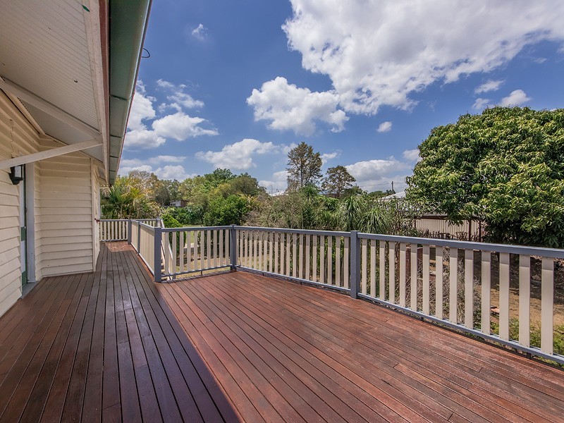 8 RUSSELL STREET, Silkstone QLD 4304