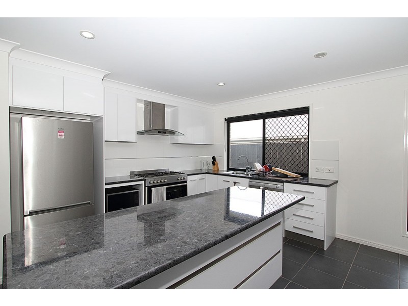 14 Spey Close, Deebing Heights QLD 4306