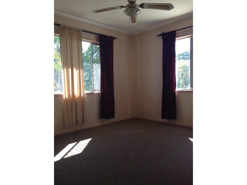 32 Selwyn St, North Booval QLD 4304