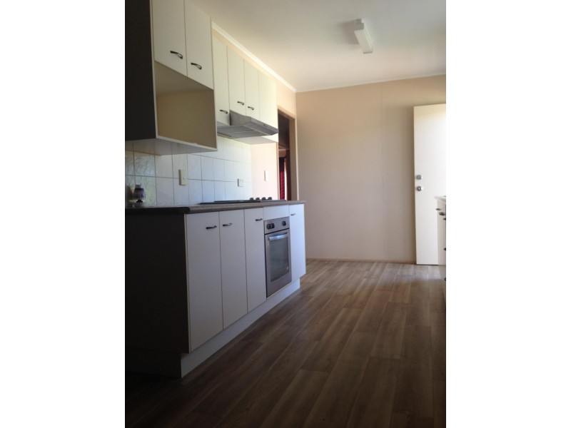 32 Selwyn St, North Booval QLD 4304