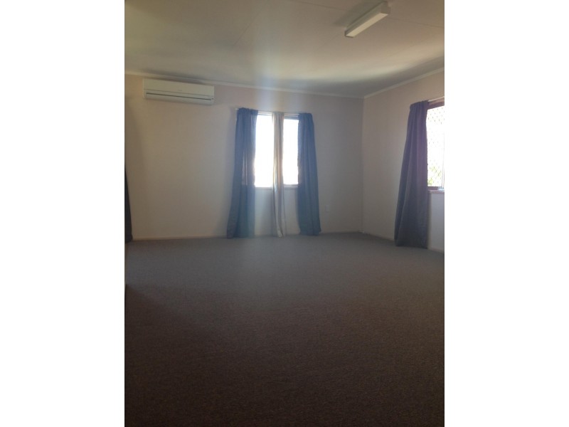 32 Selwyn St, North Booval QLD 4304