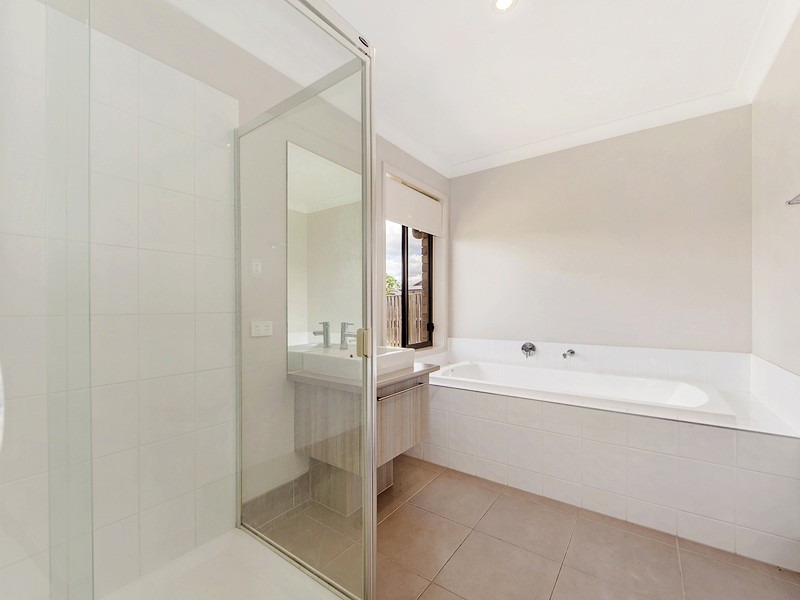 94 Honeywood Drive, Fernvale QLD 4306