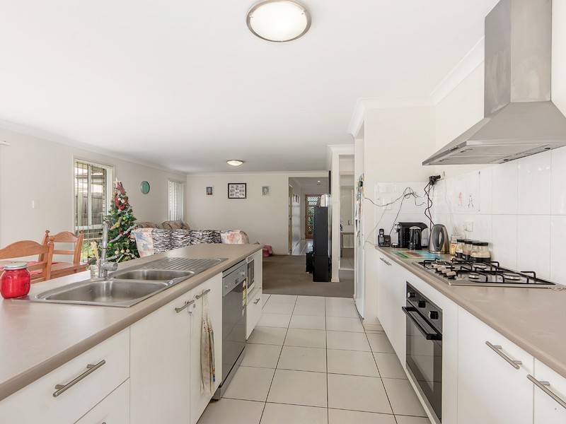 35 Peregrine Drive, Lowood QLD 4311