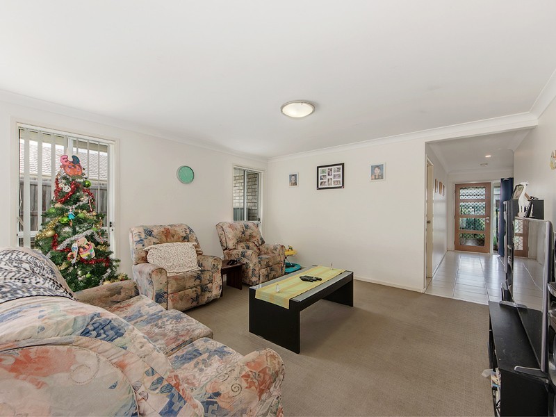 35 Peregrine Drive, Lowood QLD 4311
