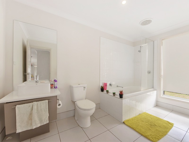 35 Peregrine Drive, Lowood QLD 4311