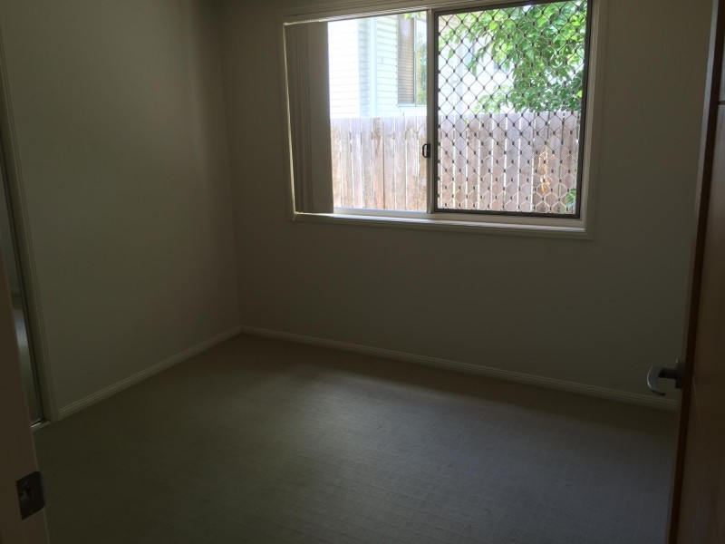 2/11 Galah Street, Churchill QLD 4305