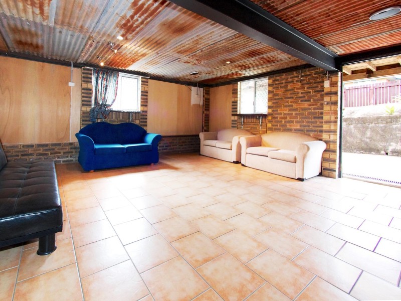 11 GUILFOYLE STREET, Churchill QLD 4305