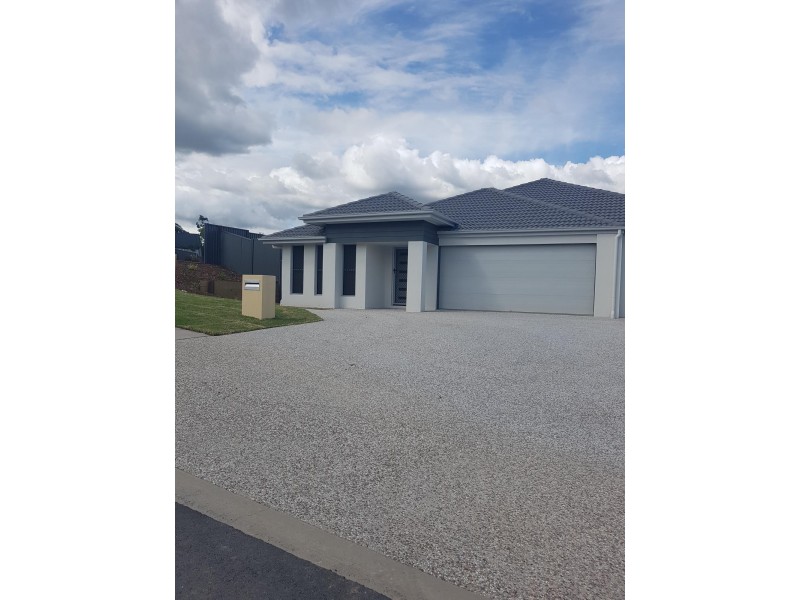 1/5 Gooloowan Circuit, Brassall QLD 4305