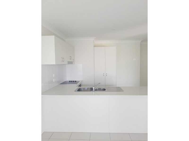 1/5 Gooloowan Circuit, Brassall QLD 4305