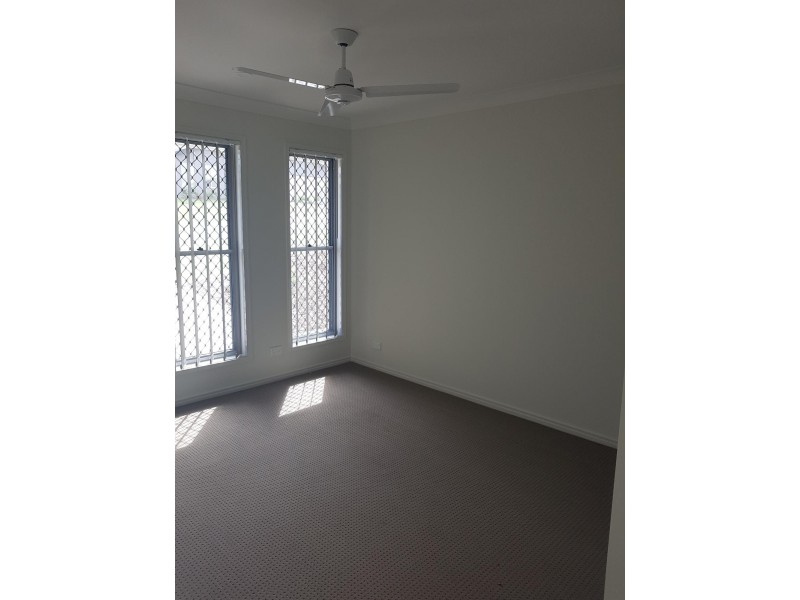 1/5 Gooloowan Circuit, Brassall QLD 4305